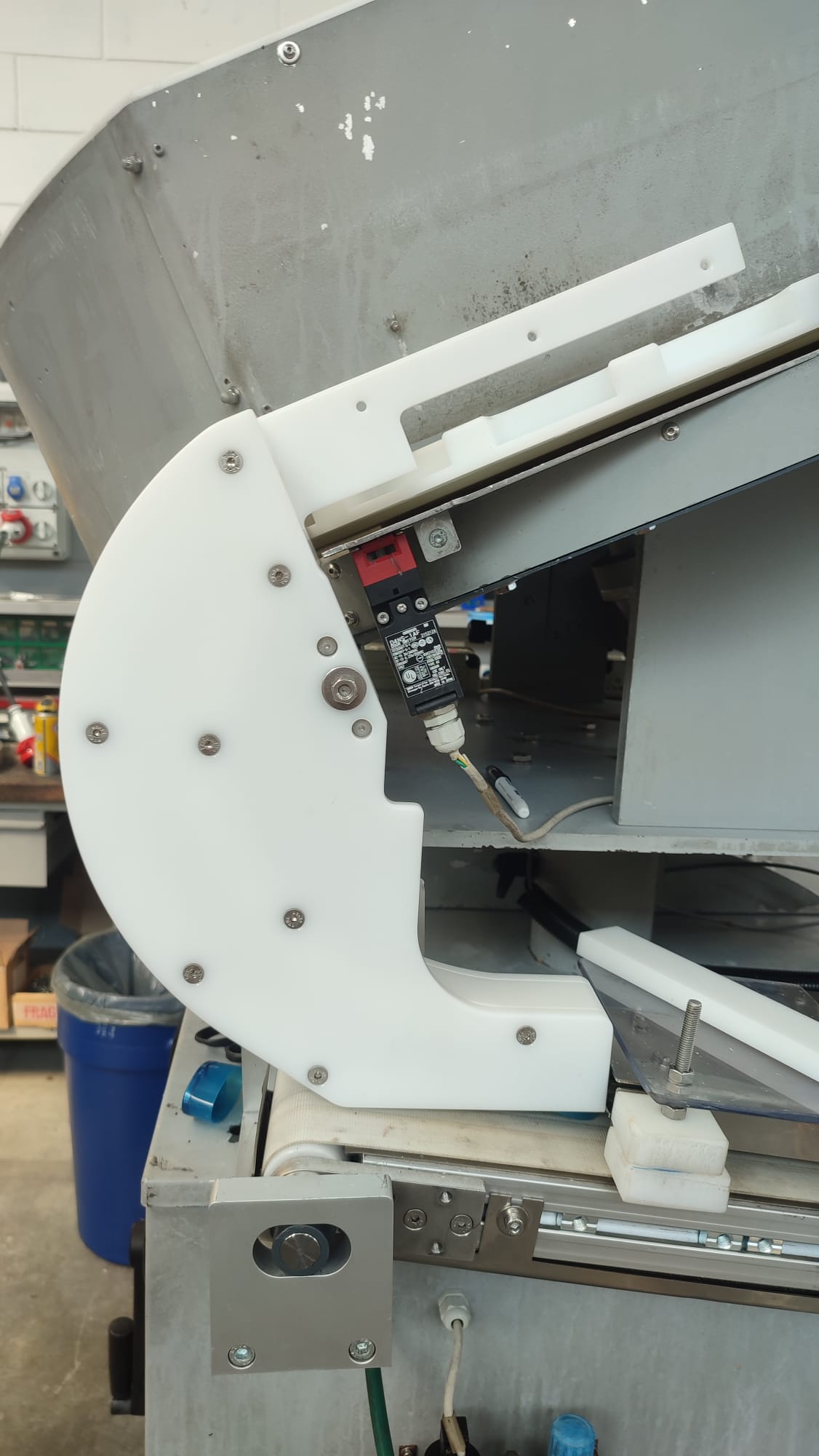 8.	Scivolo e stella di selezione per sorter con sistema di ribaltamento tappi